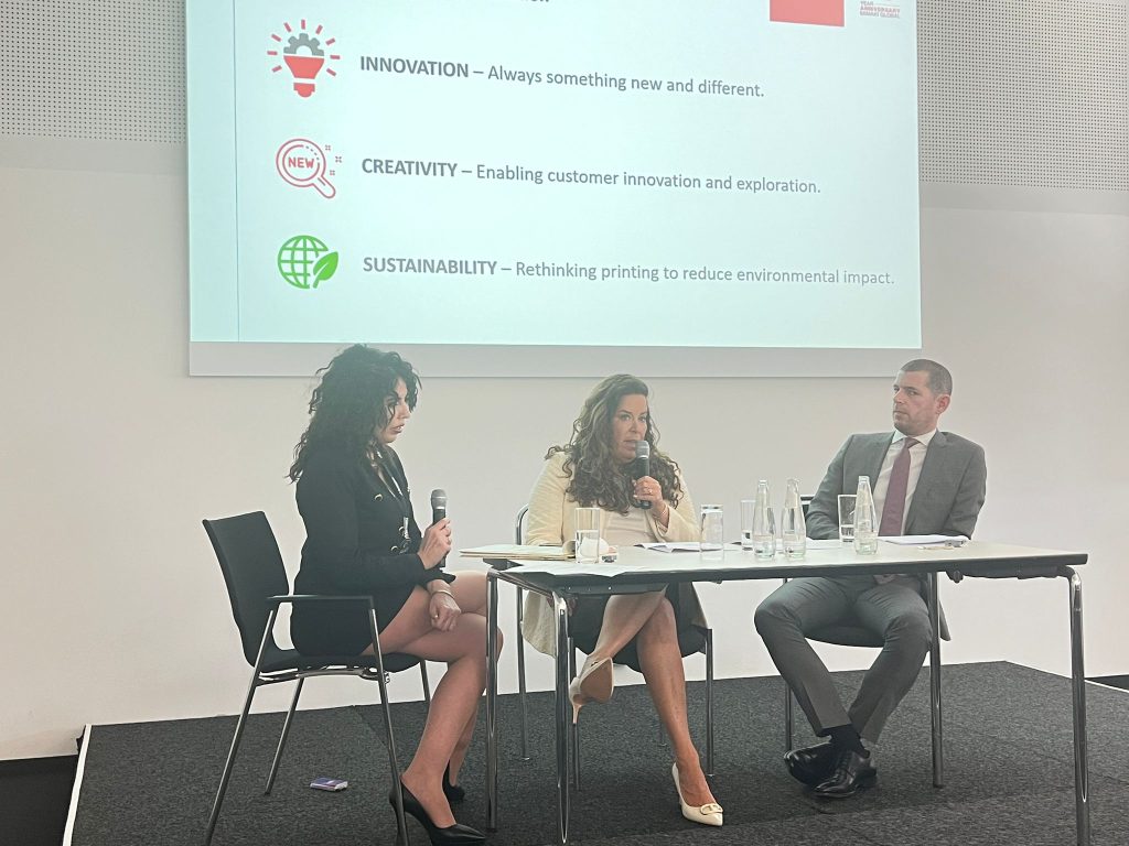Paula Fantini interviewed Danna Drion and Arjen Evertse at the Mimaki press conference