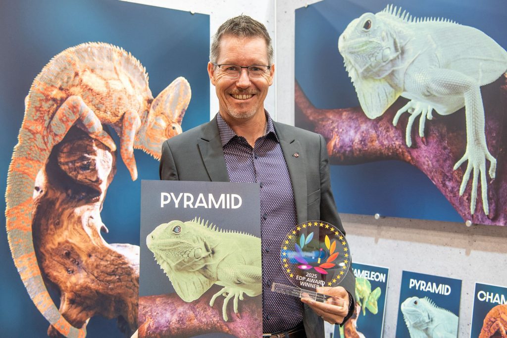 man holds the EDP award for pyramid printing and 3d image of chameleon
