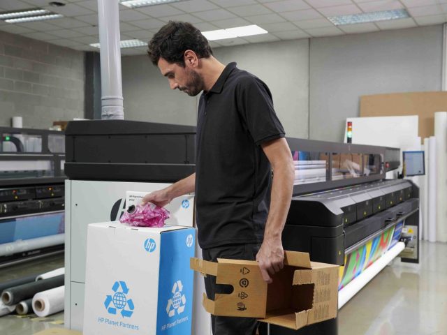 ArtSystems HP Latex 2700 - Usability 10 - Recycling