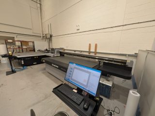 The Dlican DLI-2513 UV flatbed printer and a Kartech KT1625 cutting table in the CDM Plastics workshop