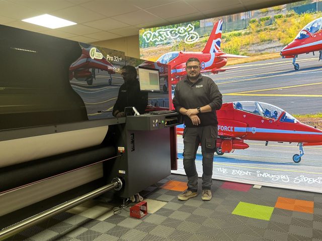 Andrew McCabe, Managing Director, DaftBug Branding Co., with his new EFI VUTEk Pro 32r from CMYUK