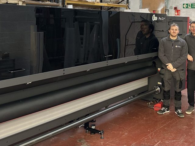 Chris Pattison (L), Print Manager with Tom Wilton, Production Director, Aztec Presentations.