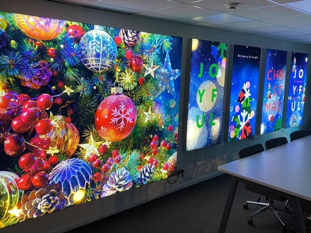 FaberExposize UK has used Soyang’s ST-100 Diana Soft Backlit fabric to create a series of stunning backlit display lightboxes as part of its Christmas display.