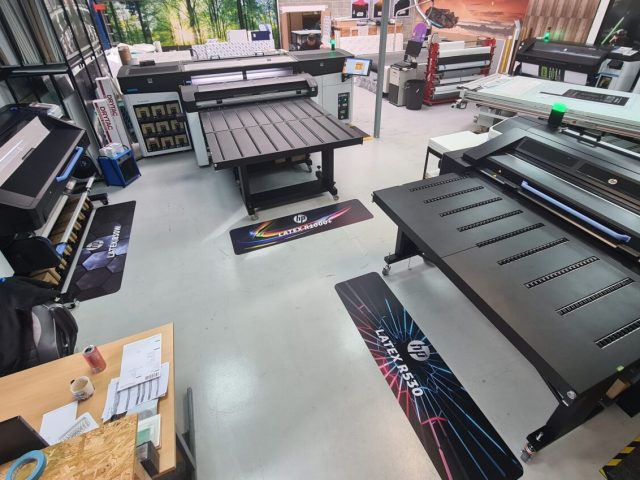 Trade Signs UK has added an HP Latex R530 and 830W to its production facility.